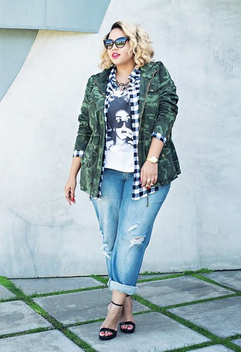 Jeans e camuflado, combinação perfeita pra todas! Gabi Fresh fashion blogger Boyfriend Jeans Kombinieren, Plus-koon Muoti, Plus Size Street Style, Plus Size Looks, Look Plus Size, Fall Clothing, Mode Casual, Curvy Plus Size, Outfit Trends