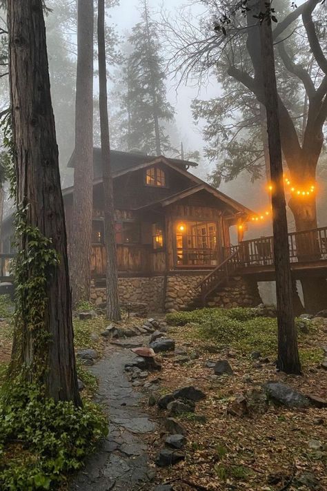 A Cabin In The Woods, Cabin Aesthetic, House Aesthetic, Cabins And Cottages, Forest House, Cabin Life, A Cabin, Cabin In The Woods, Dream House Exterior