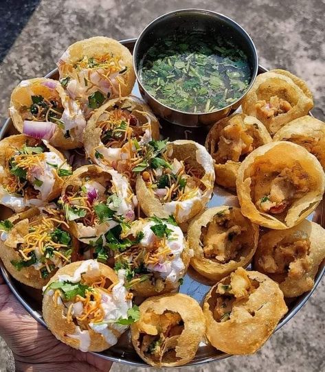 Indian Fast Food, Pakistan Food, Most Paused Movie Scenes, Pani Puri, Vegetarian Snacks Recipes, Tasty Recipes Videos, Desi Food, Pakistani Food, Food Therapy