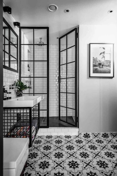 25+ Incredibly stylish black and white bathroom ideas to inspire Industrial Bathroom Decor, Industrial Bathroom Design, Black White Bathrooms, Reading Nooks, Bathroom Tile Designs, Bathroom Shower Tile, Black And White Tiles, Bathroom Decorating, Tile Flooring