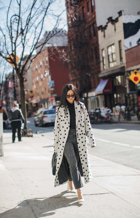 Todays Fashion Trends, Fashion Trend Inspiration, Coat Ideas, Style Roots, Polka Dots Outfit, Color Trends Fashion, Coat Trends, Make Your Outfit, Fashion Trends Winter