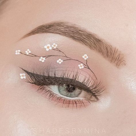 Makeup Smokey Eye, Eye Makeup Images, Pretty Eye Makeup, Makeup Drawing, Makeup Smokey, Cute Eye Makeup, Graphic Makeup, Swag Makeup, Eye Makeup Pictures