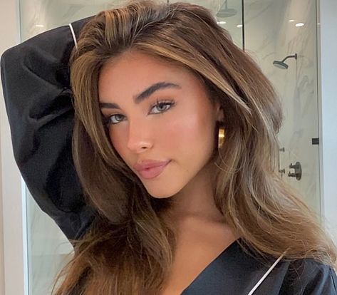 Madison Beer’s Instagram post: “10 days 10 days 10 days” Madison Beer Hair, Brown Hair Looks, Brown Hair Inspo, Brunette Hair With Highlights, Smink Inspiration, Brown Hair Balayage, School Looks, Hair Inspiration Color, Hair Inspo Color