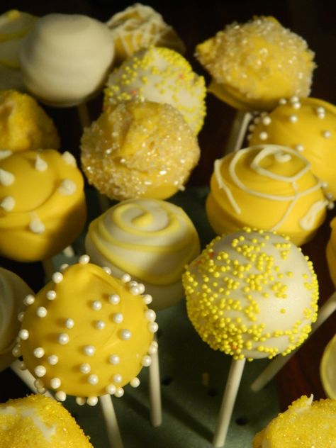 Yellow And White Dessert Table, Yellow And White Cake Pops, Yellow And White Decorations Party, Yellow 16 Birthday Party, Lemon Themed Cake Pops, Sweet 16 Yellow Theme, Sweet 16 Party Ideas Yellow, Yellow Deserts, Yellow Cakepops