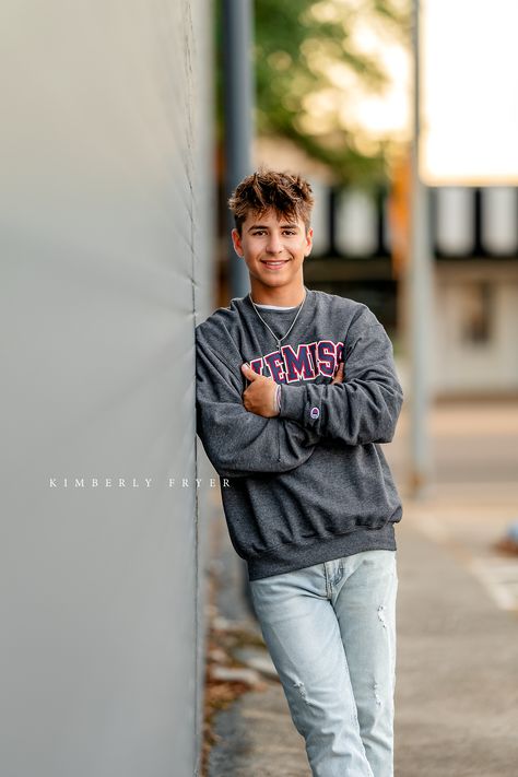 Guy Pictures Ideas, In Studio Senior Pictures Guys, Senior Pose Ideas For Guys, Portrait Poses For Men Outdoor, Senior College Shirt Pictures, Senior Portrait Guys, Grad Picture Ideas Boys, Guys Senior Photo Poses, Men's Senior Pictures