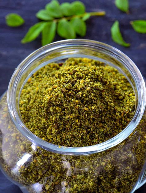 Curry Leaves Chutney, Curry Leaves Powder Recipe, Vegetarian Dips, Curry Leaves Powder, Roasted Lentils, Vegetarian Dip, Podi Recipe, Prawn Dishes, Masala Powder Recipe