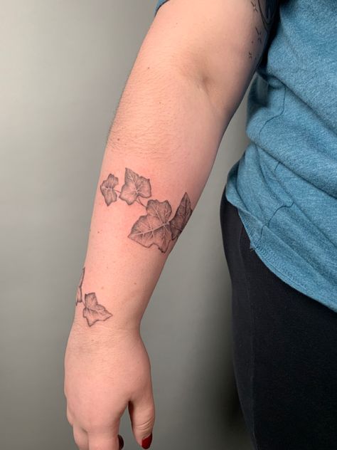 Ivy Wrap Around Tattoo, Taylor Swift Ivy Tattoo, Ivy Taylor Swift Tattoo, Ivy Leaf Tattoo, Tattoos 2023, Ivy Tattoo, Wrap Around Tattoo, Wrap Tattoo, Taylor Swift Tattoo