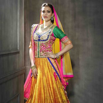 Orang India, Rajasthani Dress, Rajputi Dress, Gaun Fashion, Choli Designs, Indian Bridal Wear, Ghagra Choli, Stylish Blouse Design, Utsav Fashion