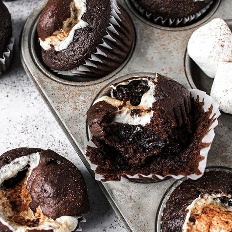 Melissa Deni (@itsmelissaaa) • Instagram photos and videos Hot Chocolate Muffins, Cocoa Muffins, Mexican Hot Cocoa, Spicy Hot Chocolate, Dairy Free Muffins, Dark Chocolate Cupcakes, Chocolate Banana Cake, Double Chocolate Muffins, Baking Journal