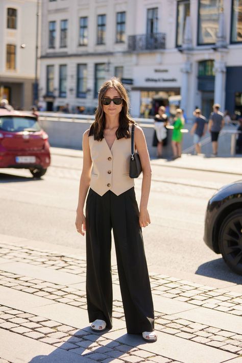 Office Outfits Women Smart Casual, Formal Outfit For Summer, Expensive Woman Outfit, Office Outfit Women Summer, No Sleeve Vest Outfit, Tailor Vest Outfits For Women, Style A Waistcoat Women, Waistcoat Outfit Ideas, Manhattan Outfit Summer