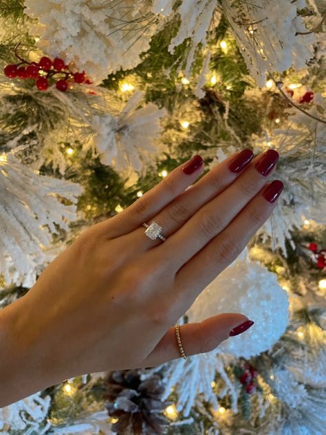 Christmas Time Engagement Photos, Proposal Nails Engagement Winter, Christmas Engagement Ring Photos, Engagement Party Christmas, Christmas Engagement Nails, Proposal Pictures Christmas, Christmas Eve Engagement, Engaged Christmas Shirt, Engagement Photos Christmas