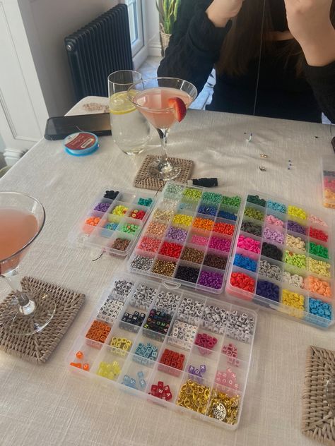 Making Bracelets With Friends Aesthetic, Friendship Bracelets Making Aesthetic, Friend Bracelets Aesthetic, Bracelet Making Party Table, Bracelet Making Aesthetic, Bracelet Making Party, Slumber Party Aesthetic, Friendship Bracelet Aesthetic, Friendship Bracelets Aesthetic