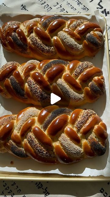 Vegan Challah, Sivan's Kitchen, Jewish Dishes, Round Challah, Challah Bread Recipes, Challah Cover, Braided Bread, Challah Bread, Bread Mix