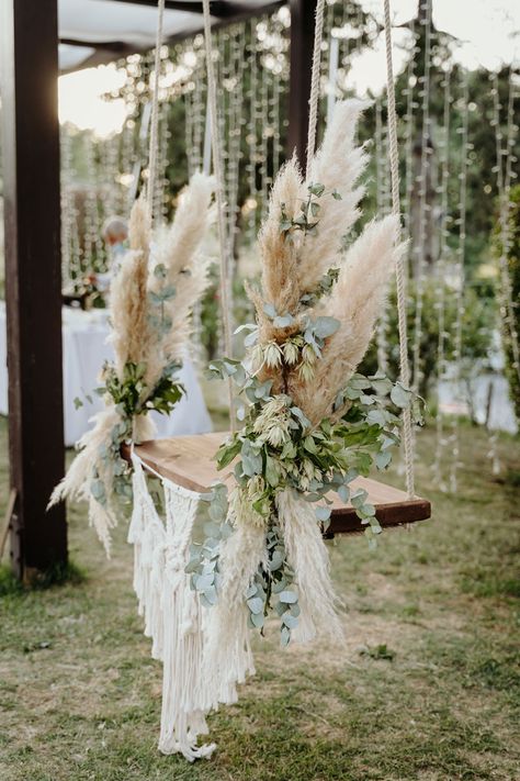 Rustic Decorations, Stile Boho Chic, Bohemian Wedding Decorations, Hippy Chic, Celtic Wedding, Boho Chic Wedding, Shabby Chic Wedding, Cake Table, Bohemian Wedding