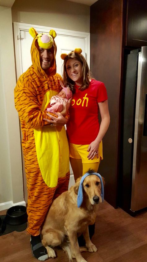 Family Halloween costume ideas with a newborn #halloween #familycostumes #infantcostumes Mens Halloween Costumes Diy, Halloween Costume Couple, Diy Fantasia, Newborn Halloween Costumes, Mens Halloween, Carnaval Costume, Matching Halloween Costumes, Newborn Halloween, Homemade Halloween Costumes