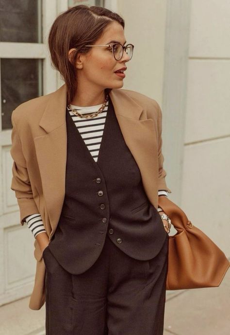 Camel Vest Outfit, Suit Vest Outfits For Women, Fall Vest Outfits, Waistcoat Style, Waistcoat Outfit, Vest Outfits For Women, Brown Blazer, Fashion Victim, Vest Outfits