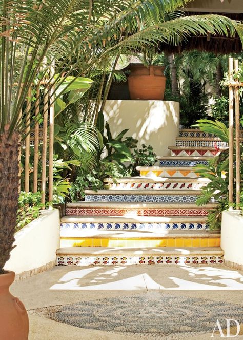 Mexican Tile Stairs, Mexican Beach House, Modern Mexican Home Decor, Case Creole, Modern Mexican Home, Log Home Interior, Fence Outdoor, Martyn Lawrence Bullard, Mexican Vacation