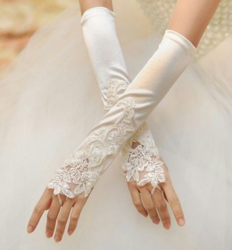 Wedding Dress Gloves, Stylish Wedding Dresses, Headpiece Jewelry, Couple Wedding Rings, Wedding Gloves, Bridal Gloves, Lace Gloves, Wedding Dress Accessories, Wedding Dresses Plus Size