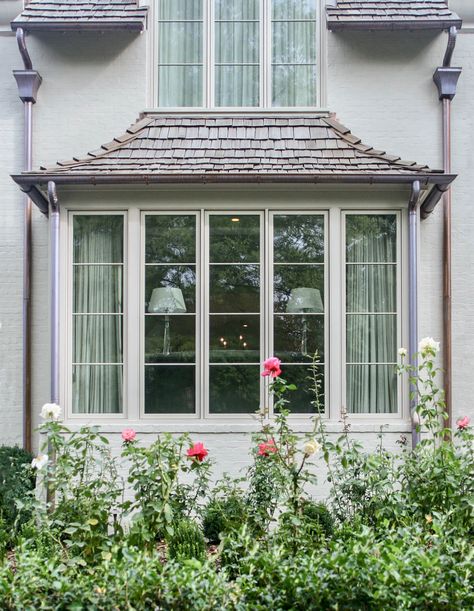 Modern Cottage Exterior, Pursley Dixon, Bay Window Exterior, Country Home Exterior, Colonial Cottage, European Cottage, Cottage Exterior, Arts And Crafts House, Modern Farmhouse Exterior