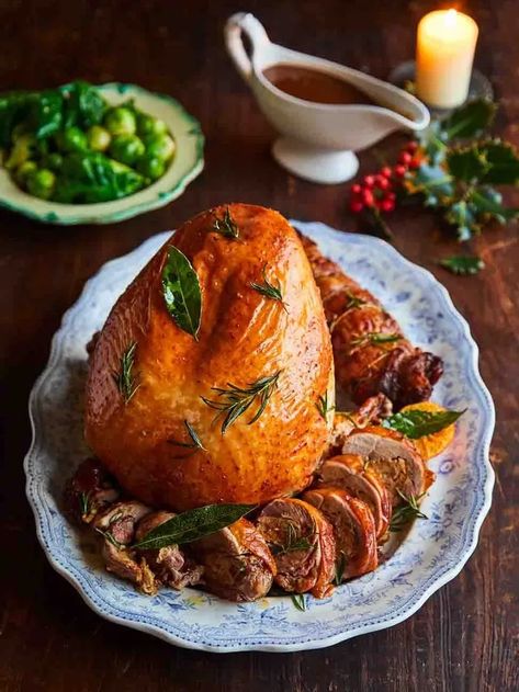 Christmas hodgepodge pie | Jamie Oliver recipes Turkey Crown Recipe, Turkey Crown, Dinner Recipes Ideas, Christmas Dinner Recipes, Cook A Turkey, Fakeaway Recipes, Dinner Leftovers, Christmas Turkey, Easy Turkey