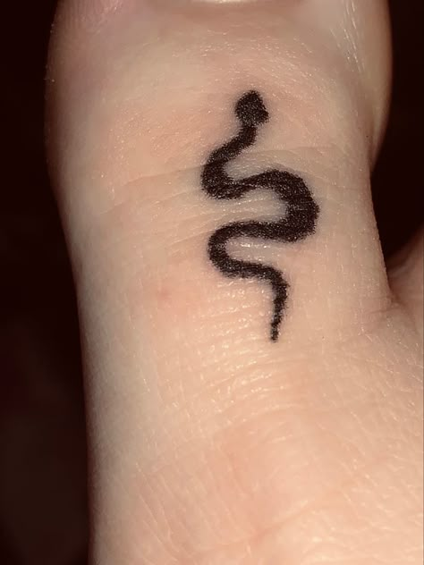 Stick And Poke Bat Tattoo, Tattoo Marker Ideas Easy, Skull Stick N Poke, Stick And Poke Tattoo Big, Stick And Poke Tattoo Ideas Simple Edgy, Stick And Poke Snake, Emo Stick And Poke, Goth Stick And Poke Tattoo, Big Stick And Poke Tattoo