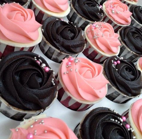 Black And Pink Cupcakes Birthday, 18th Birthday Party Ideas Pink And Black, Black And Pink Strawberries, Rose Gold And Black Party Theme Cake, Pink And Black Party Aesthetic, Black And Pink 21st Birthday Ideas, Pink Black Sweet 16, Pink And Black Decorations Party Ideas, Black And Pink Dessert Table