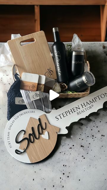 HPDesign on Instagram: "🔑✨ Exciting reveal! Perfect for celebrating new beginnings in style. 🏠💼  Order your custom closing gift today to celebrate your customers! Thank you to our patrons @first_choice_rt @house_of_hampton for their support!   #CustomGifts #Dallas #Frisco #Plano #McKinney #HPDesign" First Time Home Buyer Gifts, Real Estate Closing Gifts For Buyers, Real Estate Agent Branding, Real Estate Closing Gifts, Getting Into Real Estate, Closing Day, Real Estate Gifts, Homeowner Gift, Cleaning Gift