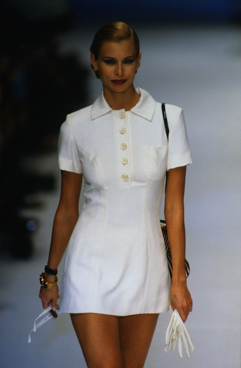 Dior 1990 Runway, 90s Runway Fashion Aesthetic, Preppy Runway, Christian Dior Runway, White Ootd, Zodiac Fashion, Dior Runway, 23 Summer, Haute Couture Looks