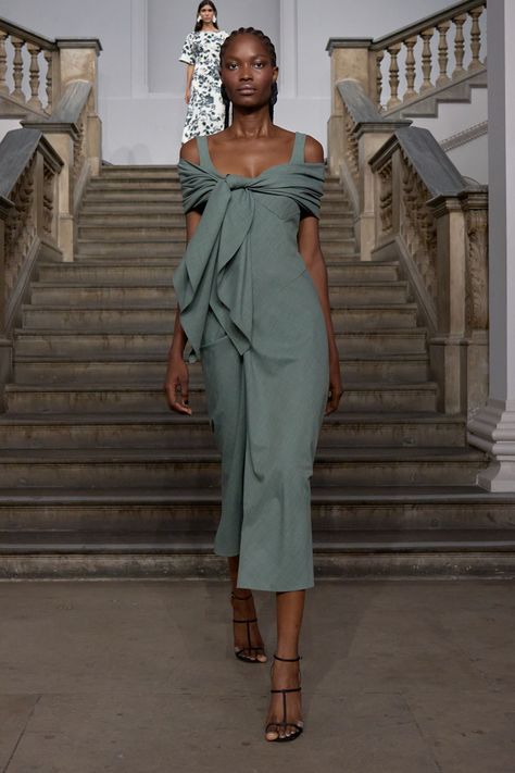 Fashion Runway Show, Monochromatic Fashion, Scarf Tie, Emilia Wickstead, Copenhagen Fashion Week, Runway Trends, Spring Summer Dress, Cool Street Fashion, Australian Fashion