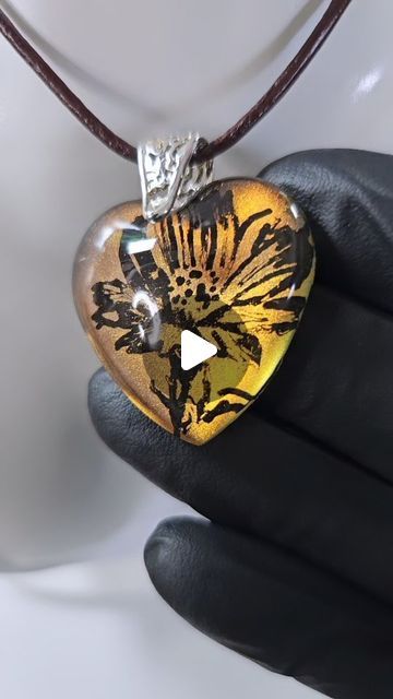 Resin Jewelry Making Diy Tutorial, Daniel Cooper Resin, Resin Techniques, Huge Design, Resin Cabochon, Epoxy Art, Clear Heart, Polymer Clay Jewelry Tutorials, I Wait