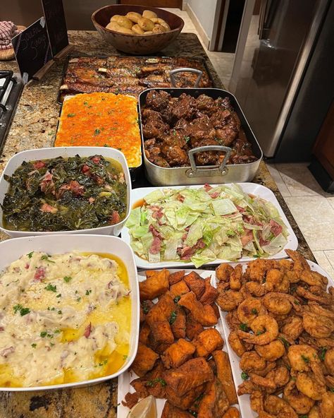 Wing Tray Ideas, Thanksgiving Aesthetic Black Family, Baby Shower Dinner Ideas Food, Thanksgiving Food Black People, Southern Meals Sunday Dinners, Southern Oxtails, Fried Salmon Bites, Collard Greens With Smoked Turkey, Wing Dinner