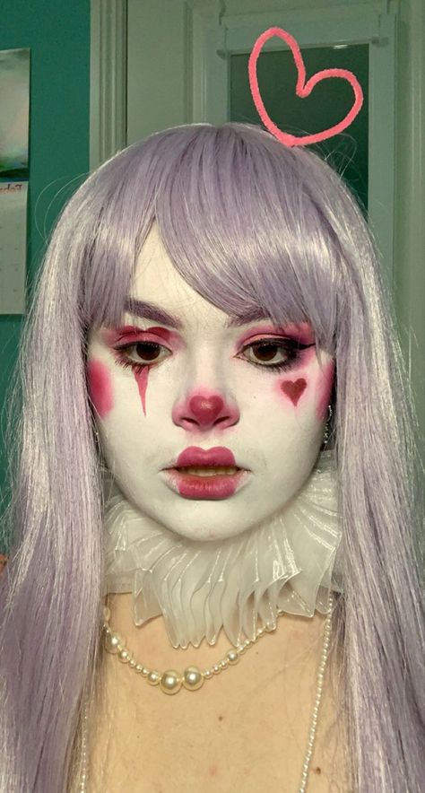 Soft Clowncore Makeup, Heart Clown Makeup Aesthetic, Clown Makeup Heart, Kawaii Clown Makeup, Heart Makeup Aesthetic, Heart Clown Makeup, Soft Clown Makeup, Clown Makeup Cute, Heart Makeup Look