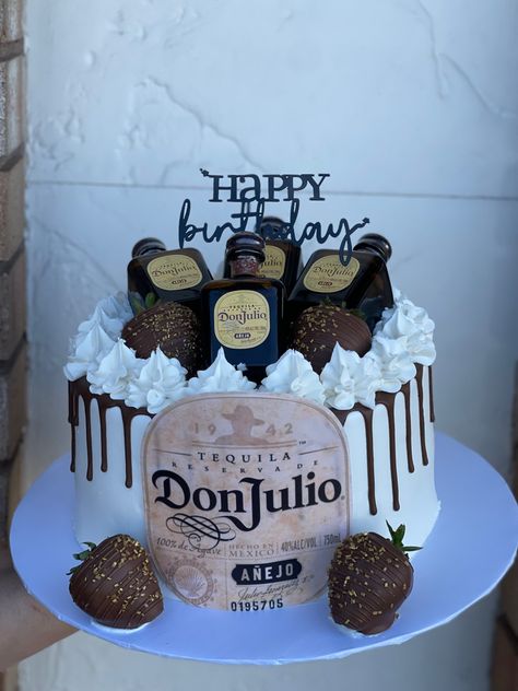 31 Birthday Cake For Men, Don Julio Cakes, Modelo Beer Cake, Tequila Cake, Alcohol Birthday Cake, Liquor Cake, Special Birthday Cakes, 21st Cake, Birthday Cake For Him