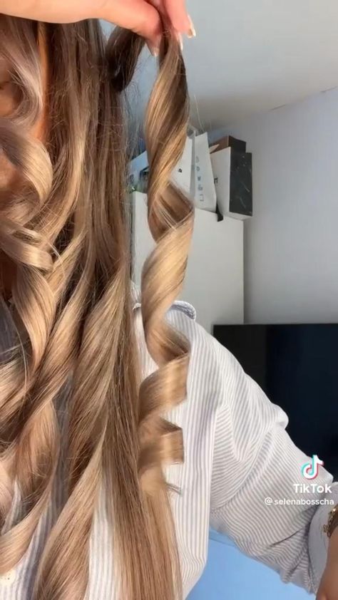 Cute and trendy hairstyle ideas | Bun hairstyle Curls With Straightener, Curl Hair With Straightener, Hairstyle Examples, Hair Curling Tips, Hair Inspiration Long, Flat Iron Curls, Curls For Long Hair, Hair Tips Video, Trendy Hairstyle