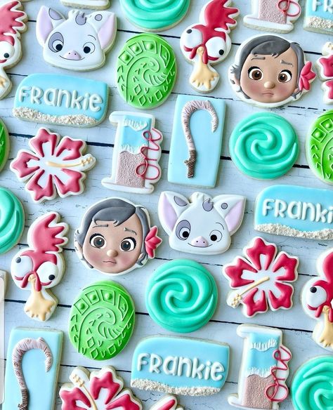 Moana Royal Icing Cookies, Moana 2nd Birthday, Moana Birthday Party Cake, Moana Cookies, Moana Birthday Decorations, Moana Birthday Party Theme, Moana Theme Birthday, Sky Meets The Sea, Baby Moana