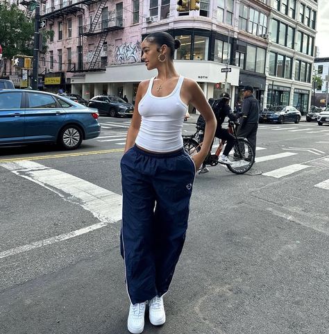 ALEXIS CARRINGTON 03 (@lexcarringtonn) • Instagram photos and videos Alexis Carrington, Outfits College, Styling Outfits, Fasion Outfits, Europe Outfits, Vibe Clothes, Summer Outfit Inspiration, Influencers Fashion, Paris Street Style