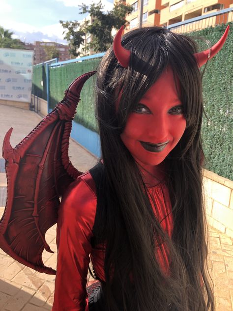 Devil Makeup Halloween Kids, Black Hair Costumes Halloween, She Devil Costume, Devil Makeup Halloween, Demon Cosplay, Devil Cosplay, Demon Makeup, Halloween Makeup Witch, Demon Costume