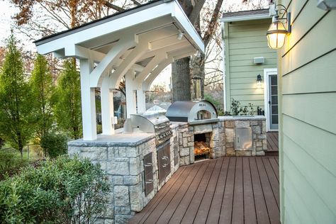 26+ Beautiful Deck Design Ideas For Your Backyard (Photos) For 2021 Pergola Fireplace, Outdoor Grill Station, Outdoor Kitchen Cabinets, Outdoor Kitchen Plans, Patio Pergola, Outdoor Bbq Kitchen, Grill Area, Pergola Design, Backyard Kitchen