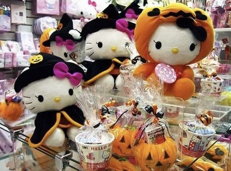 Cutecore Halloween, Budget Holiday Decor, Halloween Hello Kitty, Pagan Christmas, Autumn And Halloween, Take My Hand, Birthday Party Theme Decorations, Hello Kitty Halloween, Hello Kitty My Melody