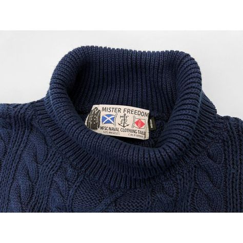 Very nice T-shirt. Delighted with my purchase Cotton Sweater Men, Shoulder Stretching, Mens Cable Knit Sweater, Cable Knit Pattern, Berlin Fashion, Fisherman Sweater, Mens Outfit Inspiration, Roll Neck Sweater, Vintage Inspired Outfits