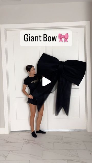 Balloon Decorations and Event Rentals Palm Beach on Instagram: "Can you believe the whole process took only 20 min!

A full tutorial is available in subscription section! Subscribe, learn and cancel any time!

#bow #giantbow #tutorial #balloons" Diy Door Bow Christmas Decorations, Diy Giant Bow Ribbon, Giant Bow Tutorial, How To Make Giant Bow, Large Bows How To Make A, Balloons With Bows, How To Make A Giant Bow, Big Bow Tutorial, How To Make A Big Bow