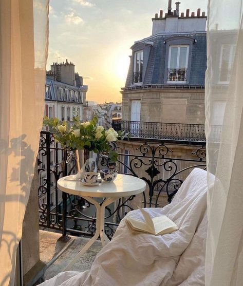 Paris Apartment Aesthetic, Paris Apartment Interiors, Paris Balcony, Paris Flat, French Balcony, French Apartment, Paris Dream, Paris Home, Parisian Life