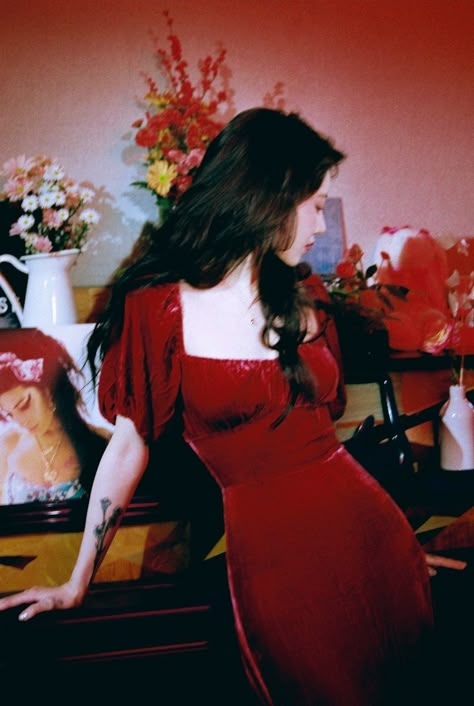 Twitter Woman In Red Aesthetic, Red Velvet Dress Aesthetic, Vintage Dress Photoshoot, Velvet Dress Photoshoot, Red Woman Aesthetic, Velvet Dress Aesthetic, Red Photoshoot Aesthetic, All Red Photoshoot, Red Photoshoot Ideas