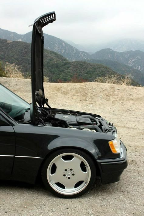 Mercedes Benz Vintage, Gls Mercedes, Blacked Out Cars, Mercedes 124, Mercedes Benz W124, Merc Benz, Mercedes Benz 190e, Mercedes W124, مرسيدس بنز