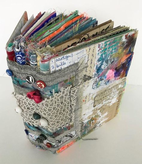 Fabric Junk Journal, Fabric Journal, Buku Harry Potter, Album Journal, Fabric Books, Altered Book Art, Junk Journal Ideas, Fabric Journals, Smash Books