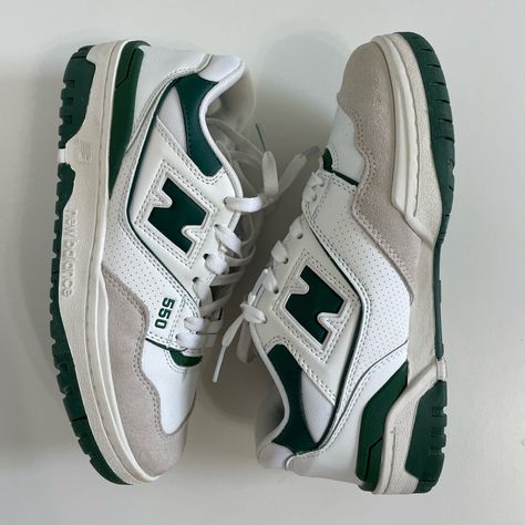 New Balance 550s Green, Shoe New Balance, Light Green Shoes Outfit, Shoes For Winter 2024, New Balance 550 Colors, Green Shoes Aesthetic, New Balance Shoes Green, Dark Green Vibes, Green New Balance Shoes