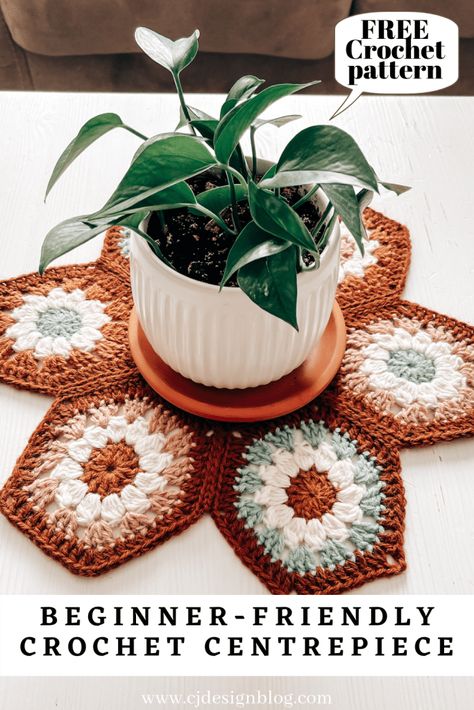 How to crochet a stunning hexagon centrepiece Cj Design, Crochet Table Topper, Free Pattern Crochet, Crochet Hexagon, Crochet Table Runner, Crochet Kitchen, Crochet Fashion Patterns, Hexagon Pattern, Crochet Tablecloth