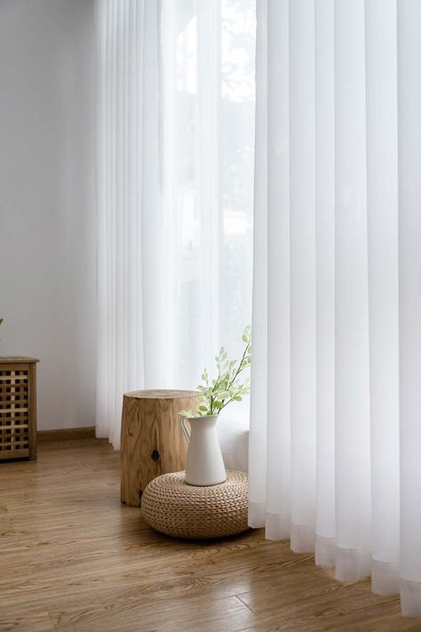 Long White Sheer Curtains Living Rooms, Transparent Curtains Living Room, Sheer Curtain Aesthetic, Flowy Curtains Bedroom, Chiffon Curtains Living Room, White Curtain Ideas, White Curtains Aesthetic, White Sheer Curtains Living Room, White Chiffon Curtains