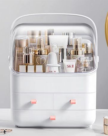 SLEEK AND PRACTICAL: crystal clear top cover with white finish body and equipped cute handles,this dust free cosmetic organizer with lid is exclusive and elegant to effortlessly meet any room decor, you could place it in your bedroom, bathroom, dressing room,bedside table,vanity countertop. EASY TO ACCESS: The crystal clear cover keeps your cosmetics away from dust and water, and three divided drawers is ideal for brush, jewelry, lipstick, keep clutter away on the countertop. Skin Care Containers, Makeup Storage Shelves, Acrylic Makeup Storage, Room Wishlist, Make Up Storage, Makeup Containers, Makeup Storage Box, Box Light, Cosmetic Box