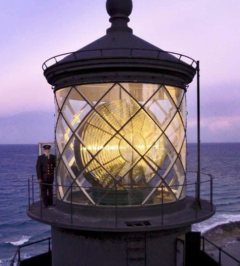 Lighthouse Architecture, Lighthouse Inspiration, Lighthouse Drawing, Lighthouse Lighting, Lighthouses Photography, Sea Storm, Harbor Town, Lighthouse Photos, Lighthouse Pictures